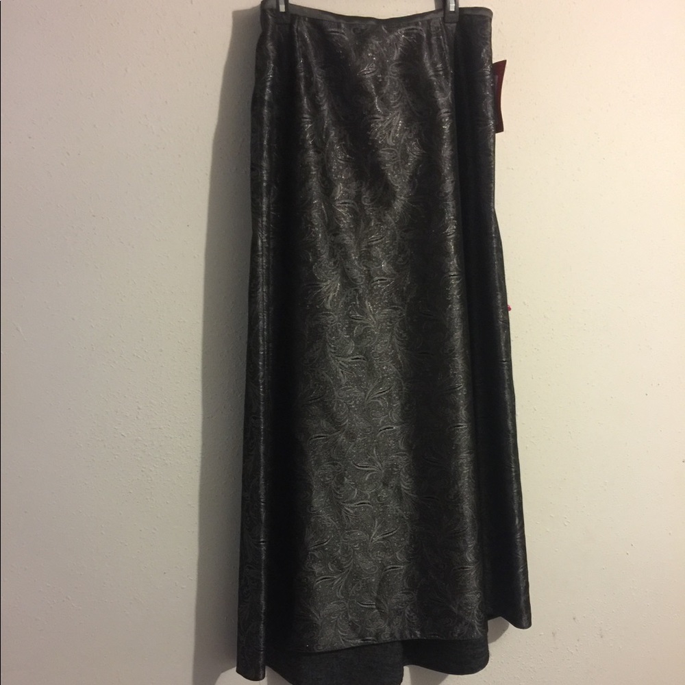 JS collection. Beautiful skirt.